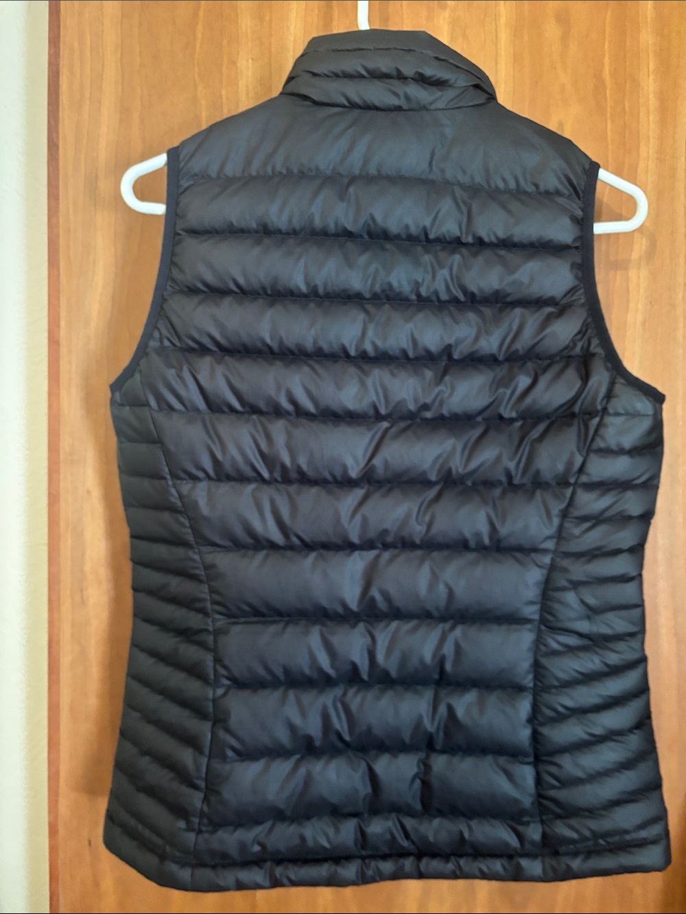 Patagonia women’s  Black Quilted Down Vest xs - Picture 2 of 3